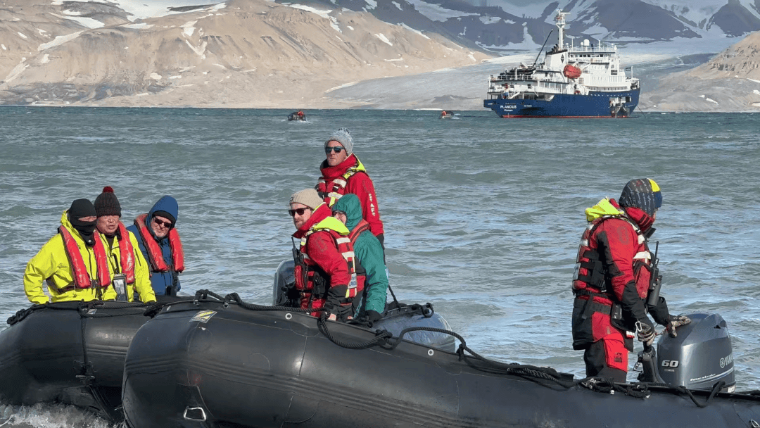 北极之旅,行行摄摄 (二):踏流冰,触冰雪,叩拜海洋动物,"冰原王者"北极