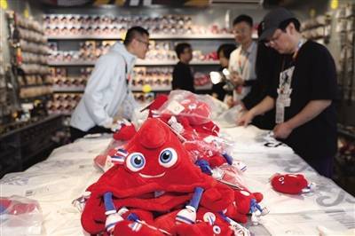 贵州山水美景“走入”巴黎地铁站