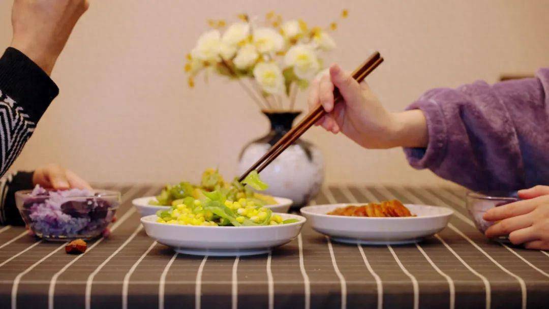 吃饭“慢”的人,已经在5个方面超越你了_食物_速度_时间