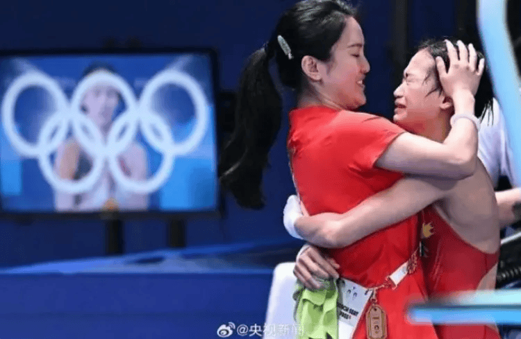 2012年伦敦奥运会,陈若琳搭档汪皓摘得女子10米跳台决赛