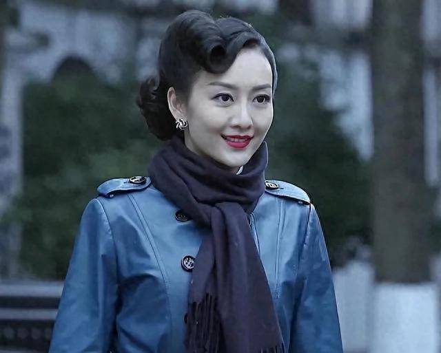 王鸥作为一位备受喜爱的演员,以其出众的外貌和演技赢得了许多粉丝的