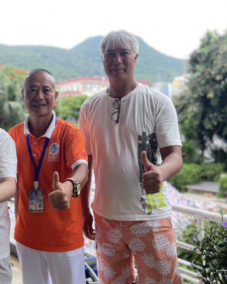 游泳横渡名将陈苏伟畅游大梅沙,计划明年横渡直布罗陀海峡