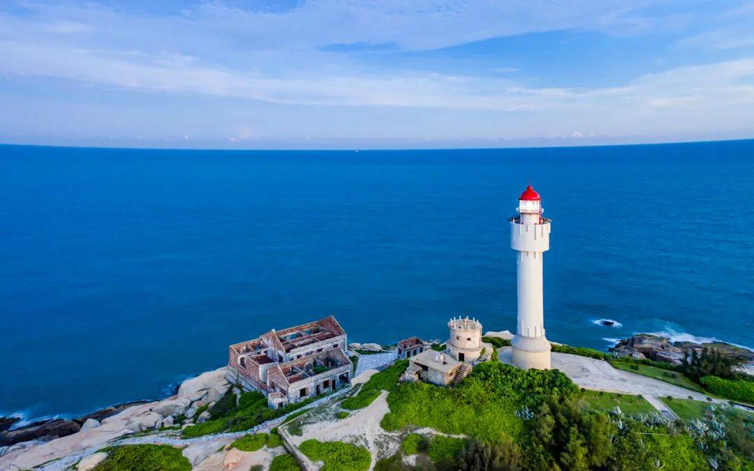 新晋网红打卡点碉堡楼,浪漫风车岛,海和浪都很美!