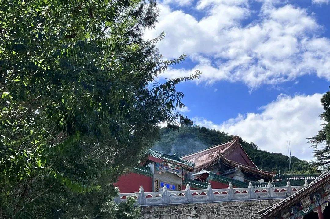 美爆!"冷涡蓝"天空下的北京景区