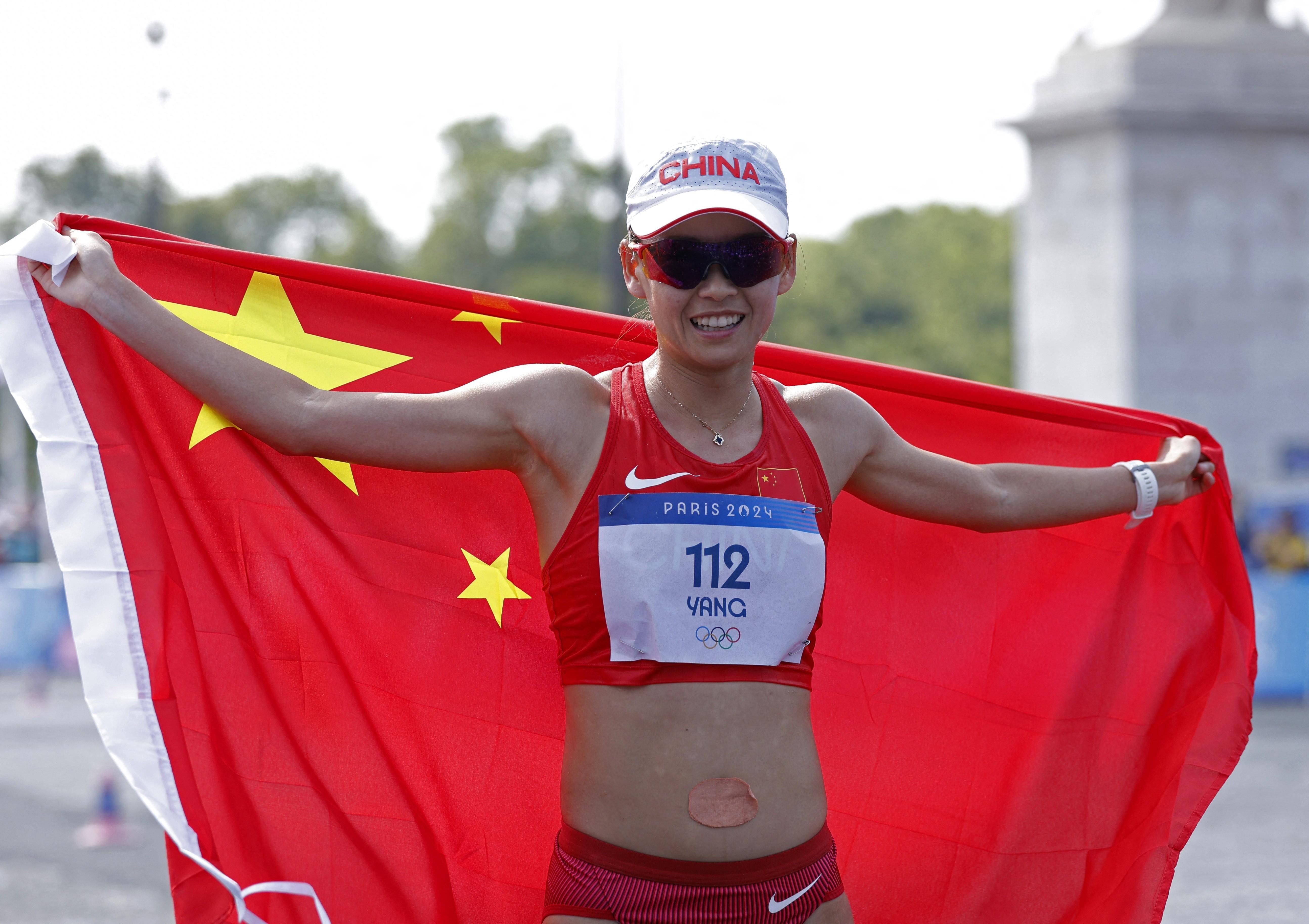 杨家玉竞走比赛贴肚脐,外媒:中国文化认为脐部是身体的脆弱点