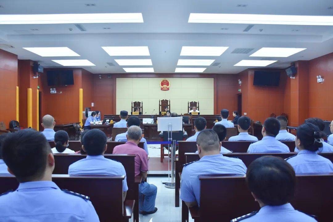 8月13日,文昌市公安局翁田派出所原所长陈某海涉嫌受贿罪一案在文昌市