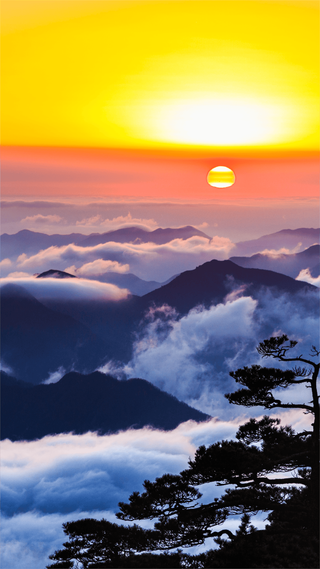 观日出时间:8月上旬日出时间5:26分8月中旬日出时间5:32分8月下旬日出