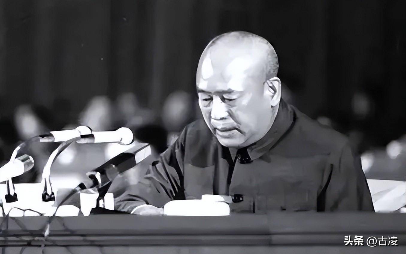 他曾担任副总理,唯一的儿子娶了元帅之女,曾经的秘书成为正国级