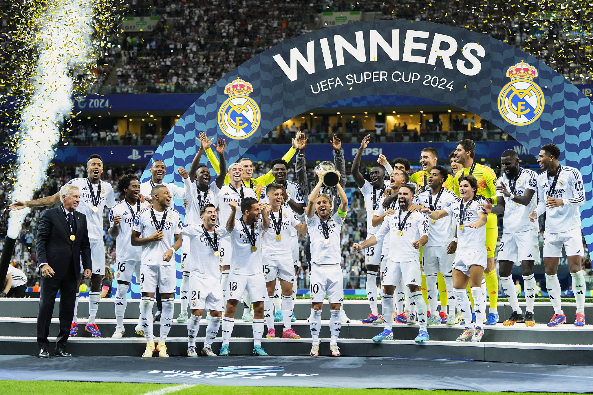 姆巴佩首秀破门 皇马2比0击败亚特兰大夺欧超杯冠军