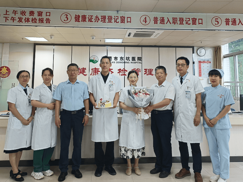 致敬医师节系列②丨镇领导慰问我院一线医务工作者