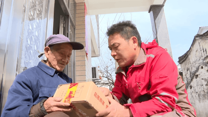 快递小哥每天给自己送上百个快递，咋回事？| 新时代“中国好人”故事