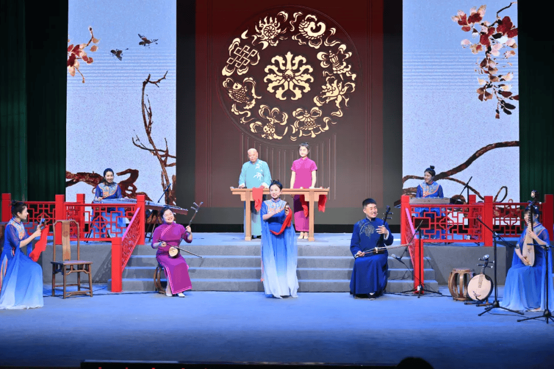 福州评话伬艺《滴水人家》近日亮相全国展演