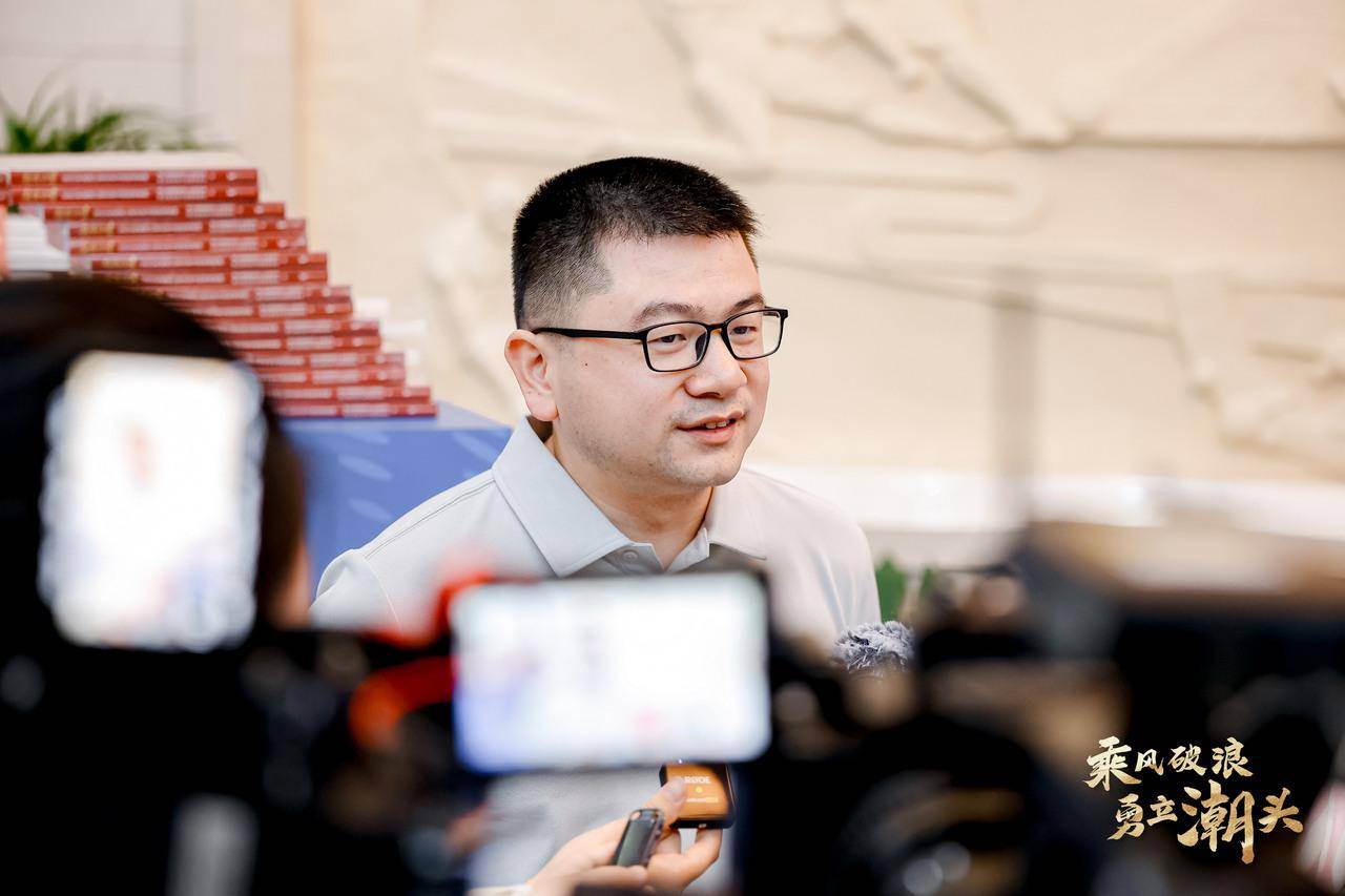 泰昌集团董事长,总裁张鹏飞接受记者采访企业文化是企业发展的关键