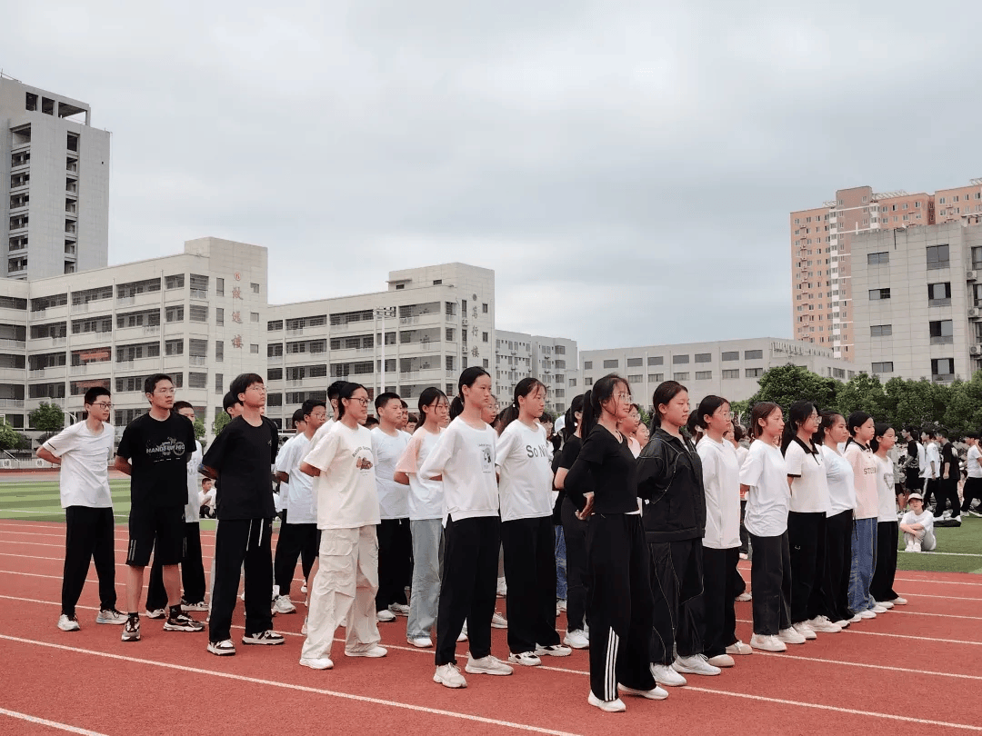 南阳市八中校花图片