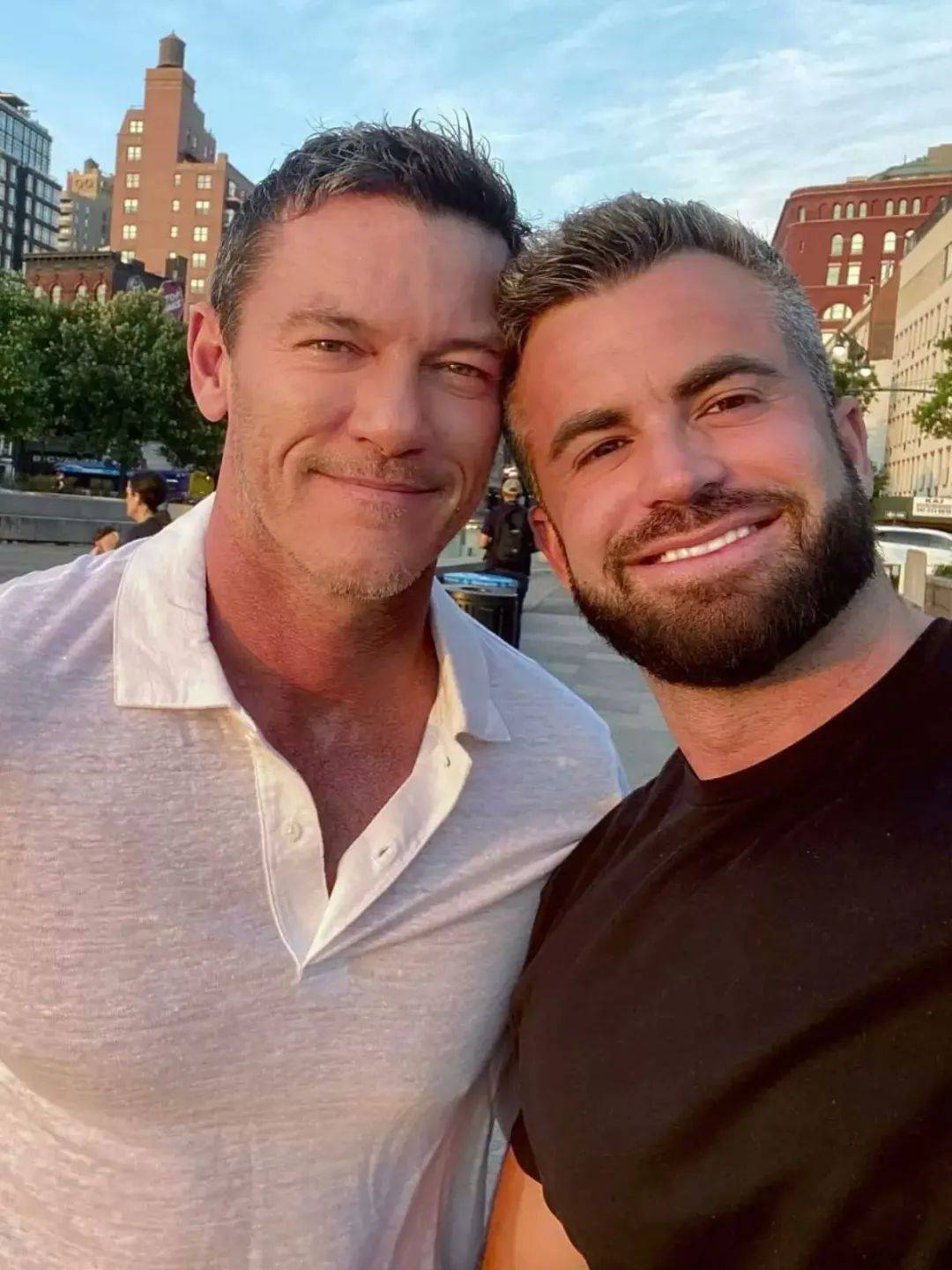 luke evans 谈及与男友的长期恋情