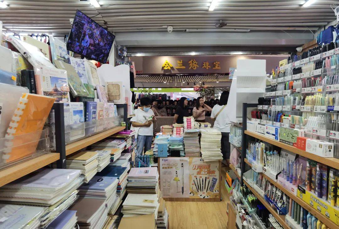 "潞州商城谢幕十余年,20岁鑫隆市场开学迎客流小高峰!