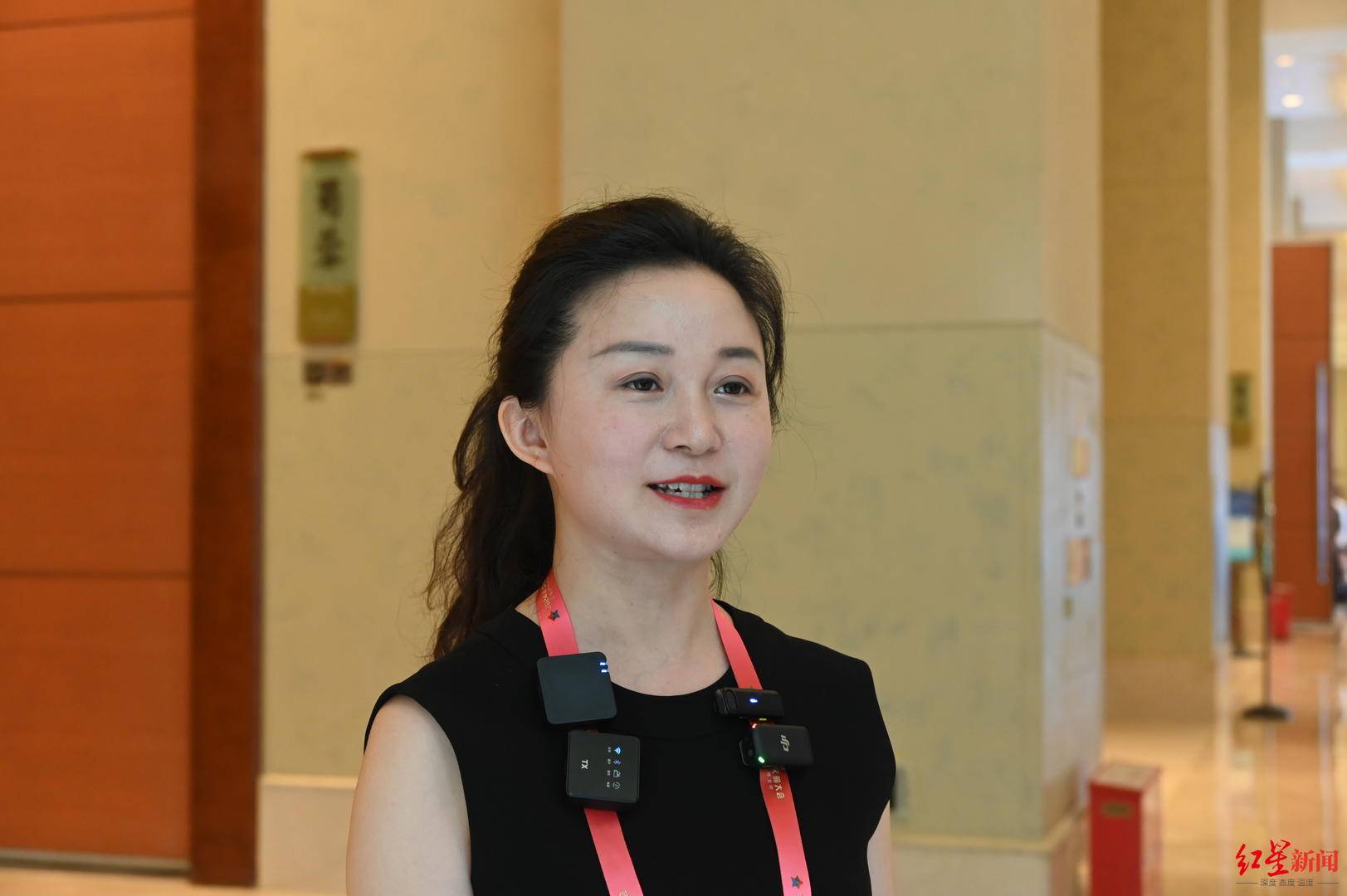 财经频道第一时间女主持人2017(财经频道第一时间女主持人2017年)