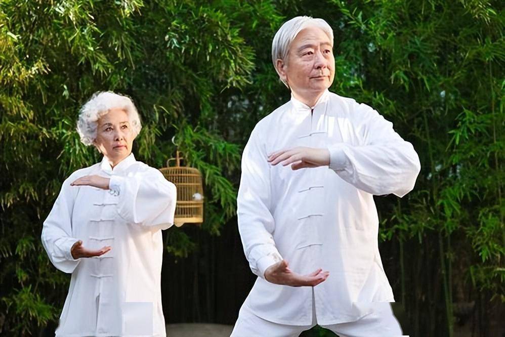 对于老年人,尤其是肺部功能不全的人来说,学会正确的呼吸技巧是进行