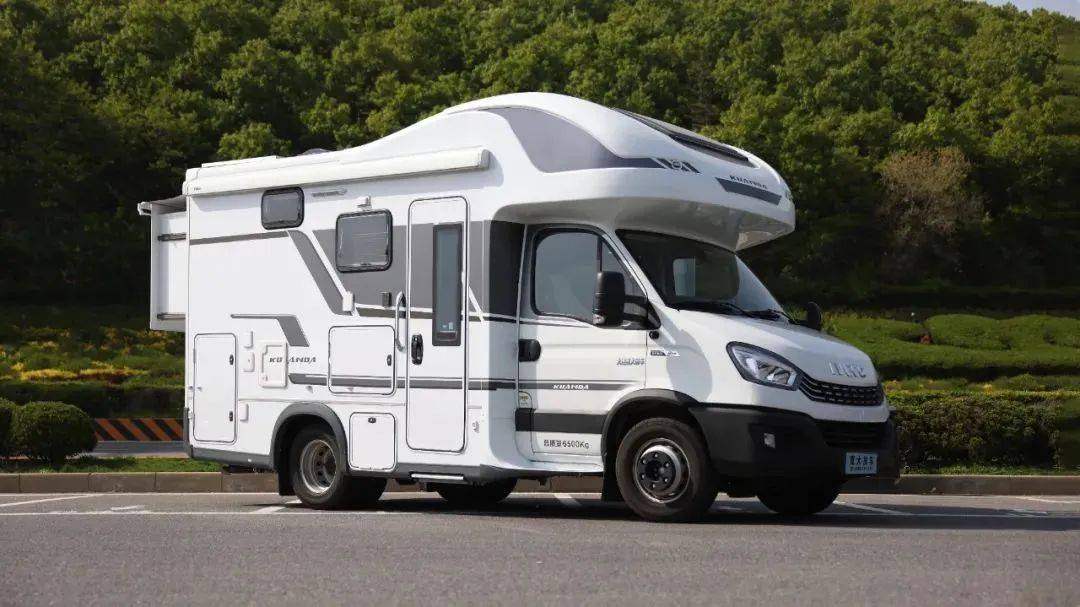 15北京房车展丨宽大v10 pro 精致考究用料 灵动可滑移座椅 舒适再进阶