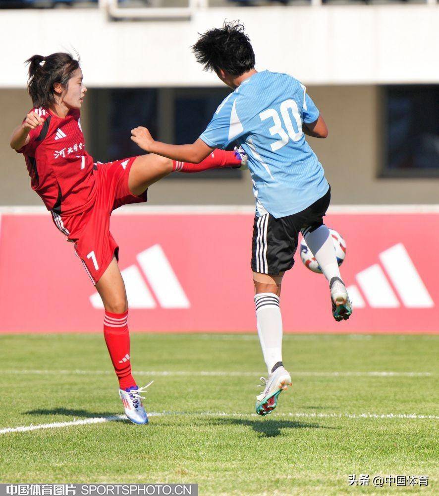 历城二中获得全国青少年校园足球联赛高中女子组冠军_比赛_场景_中国