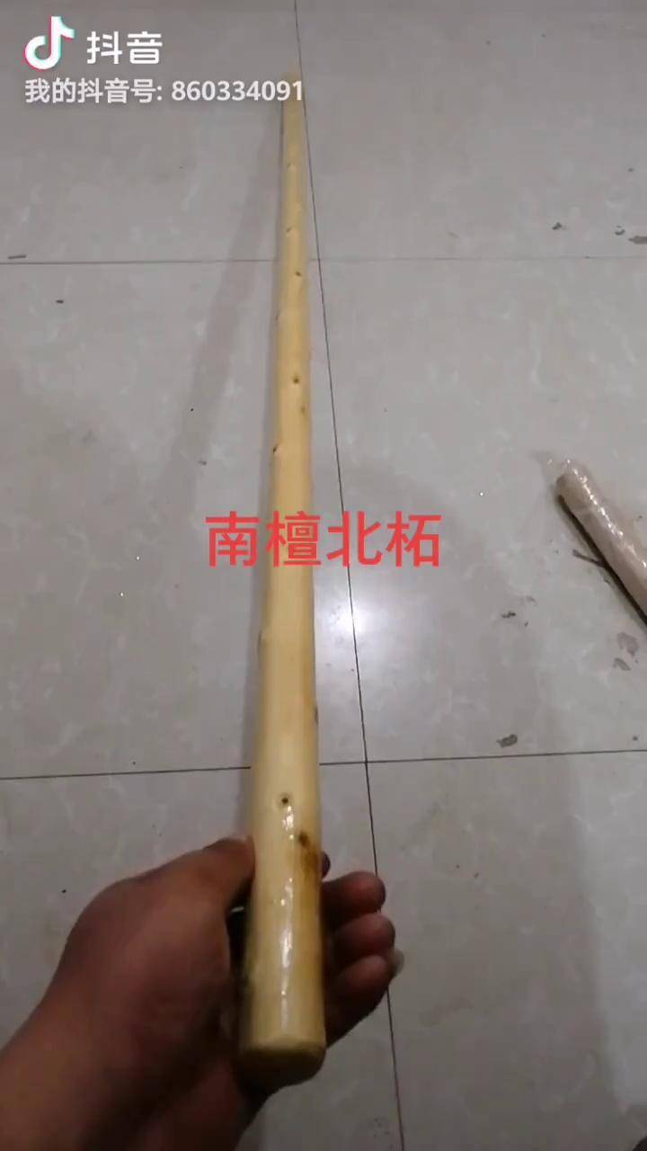 南方的檀木北方的柘木,韧性好,回弹力高,自古用来做弓箭的上好材料南檀北柘 柘木 武术棍