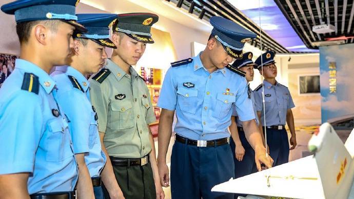 东部战区空军王长生图片