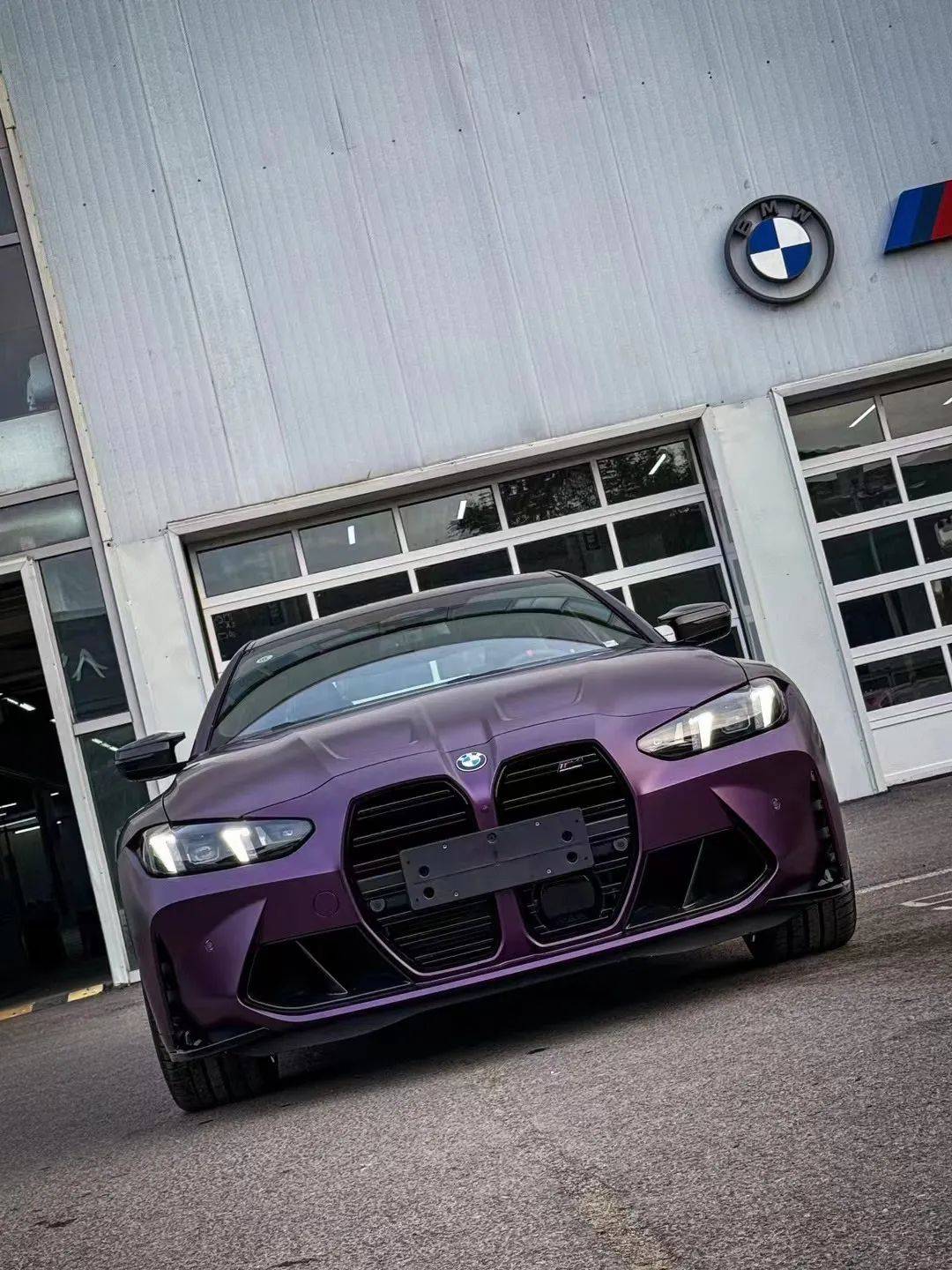 价值3万多元!实拍国内到店磨砂紫宝马新m4