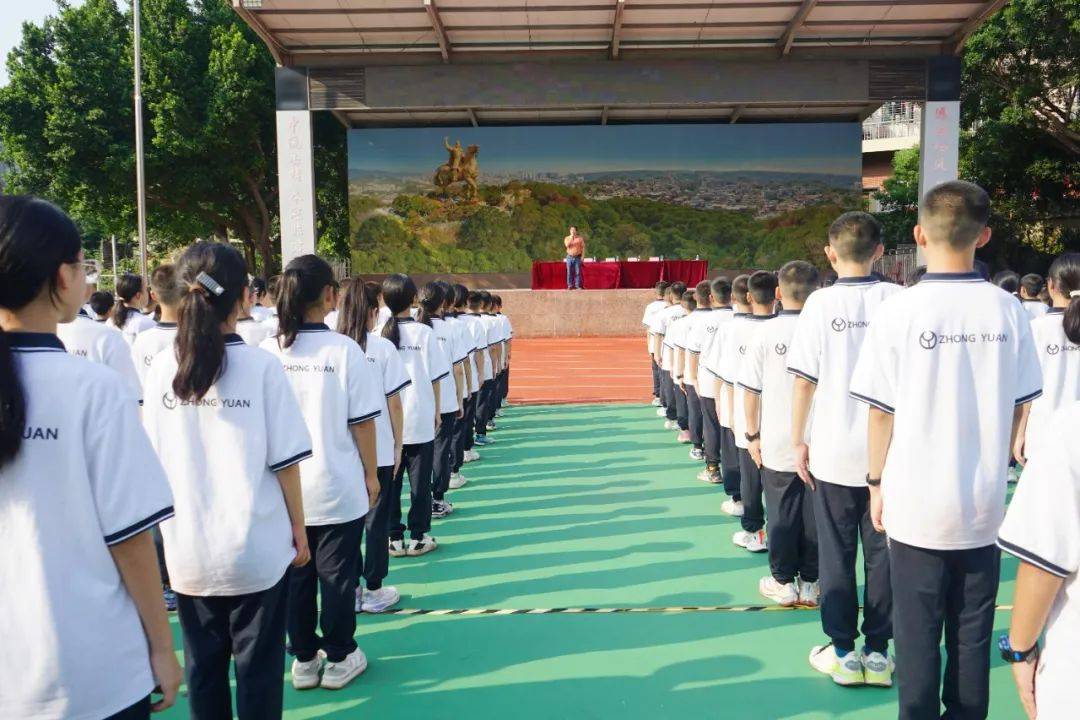 德育活动 | 我校举行2024级初一新生入学训练闭营仪式