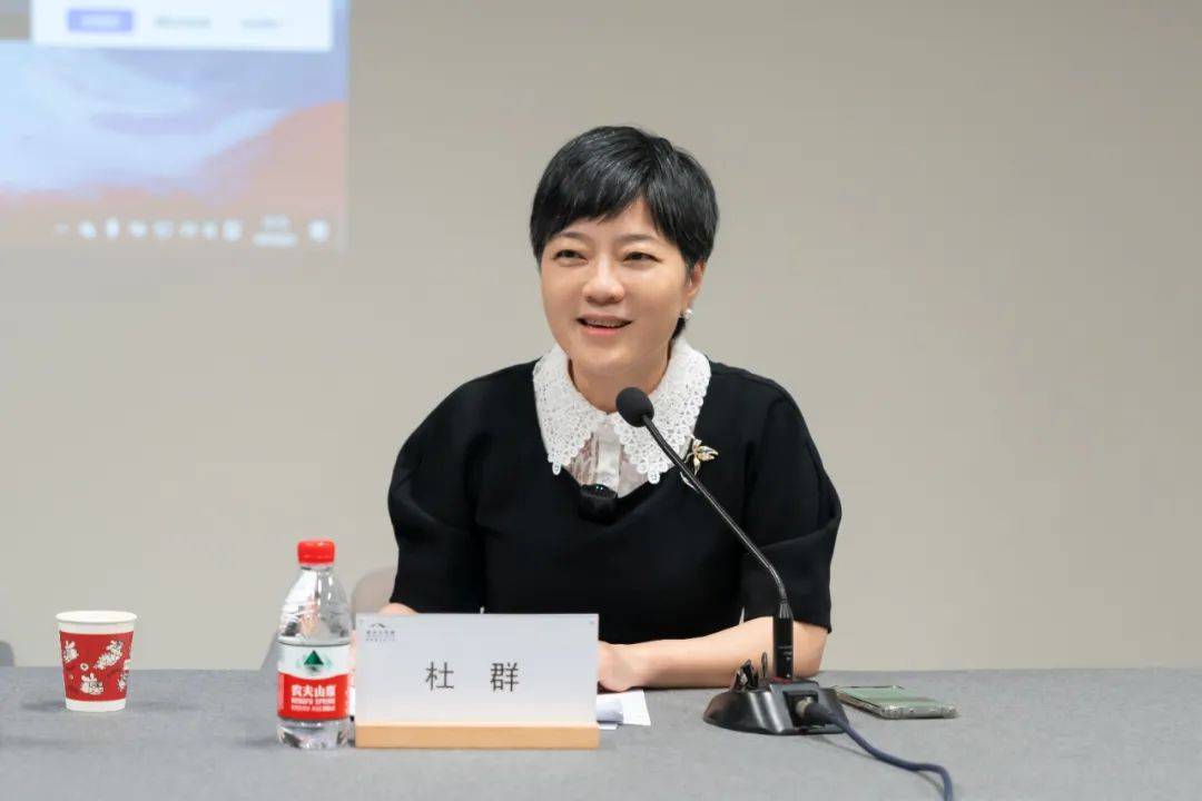 ‍‍杜群为学员们带来了题为"我国美术馆行业发展及存在问题"的