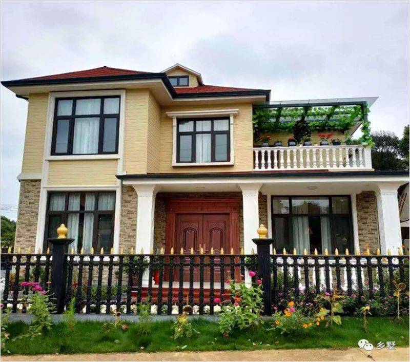 重钢别墅的设计灵感来源于现代艺术和建筑理念,外观造型精美,设计独特