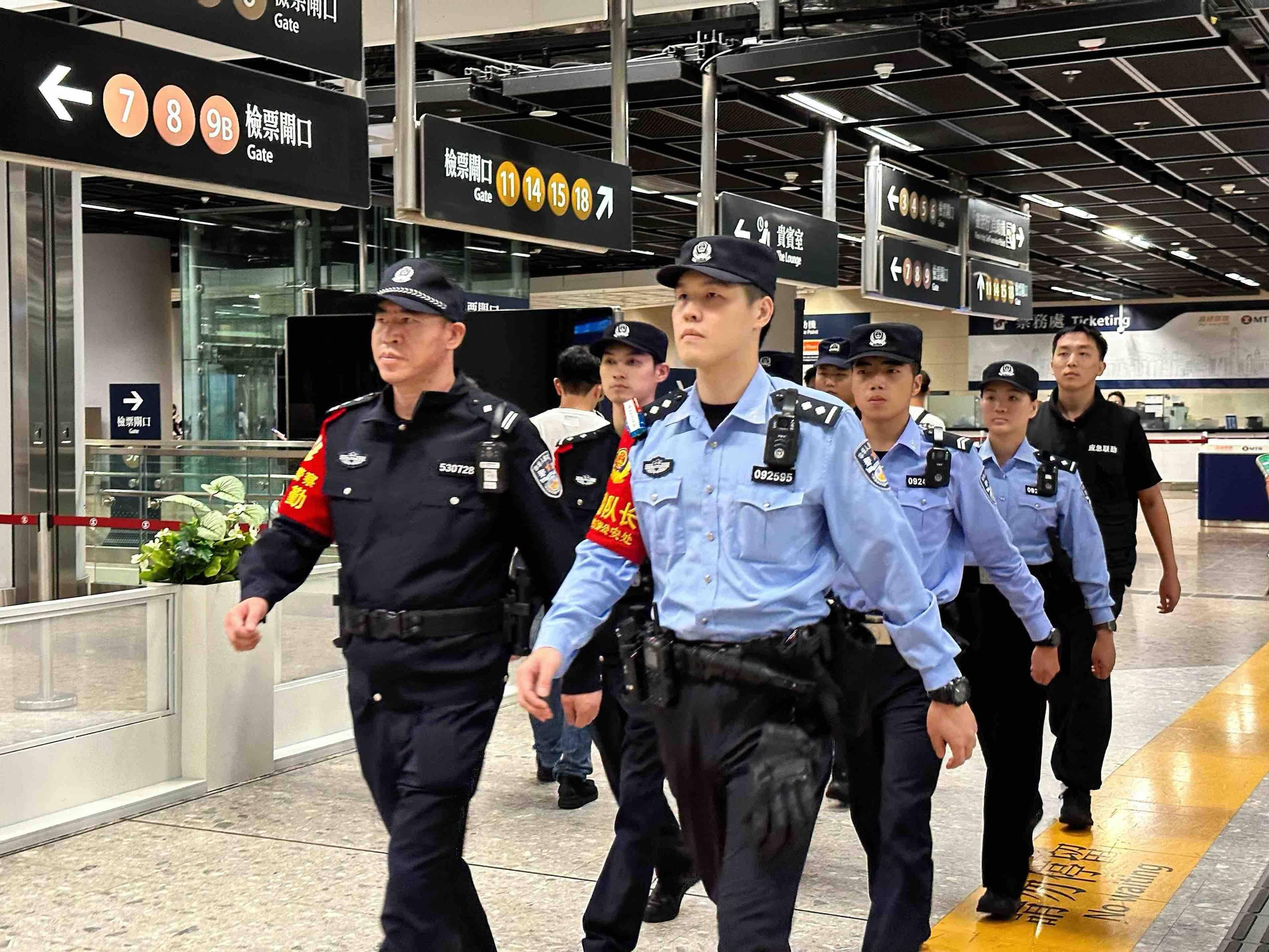 深铁公安开展第三次夏夜治安巡查宣防