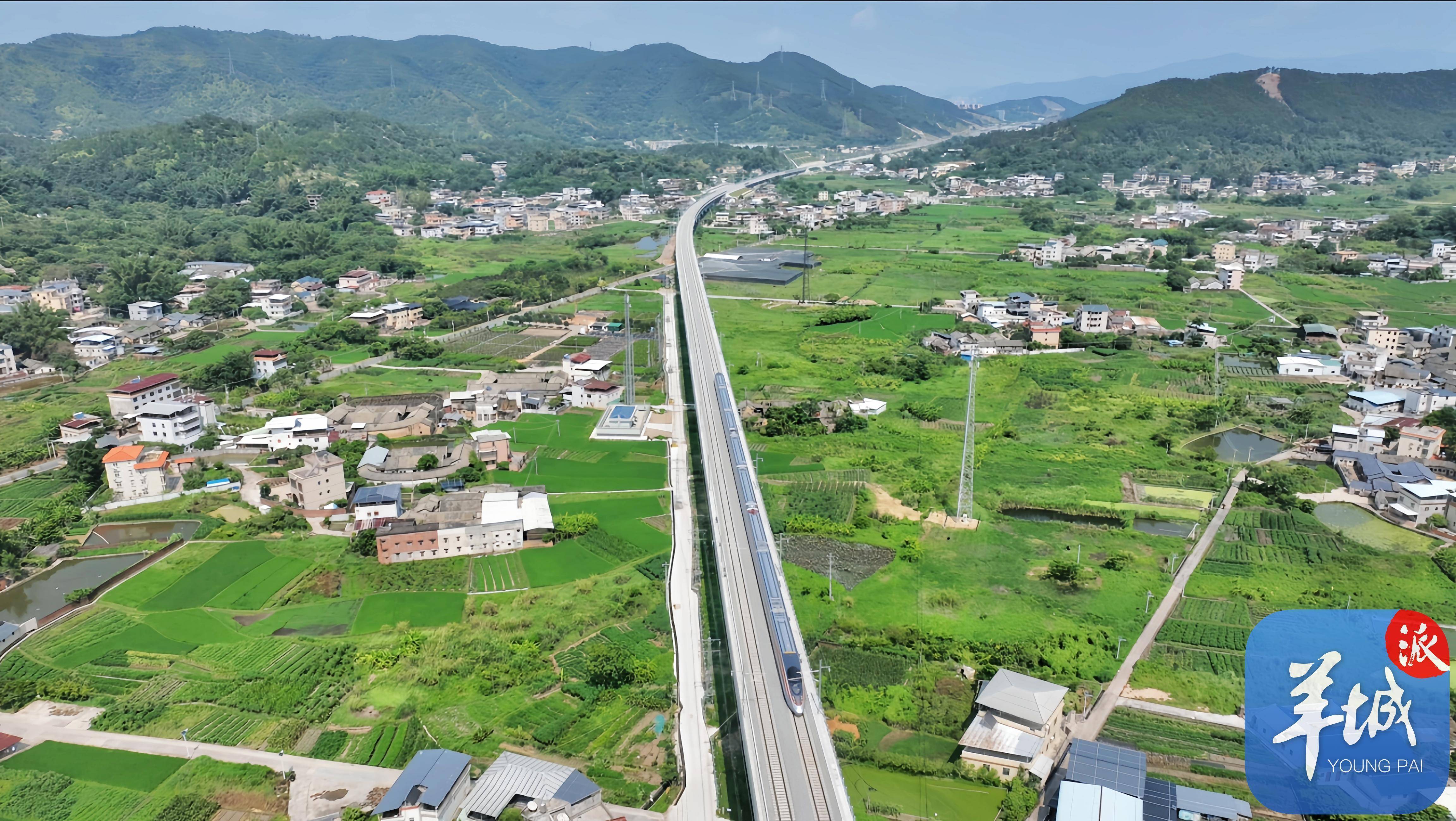 图集现场直击梅龙高铁通车