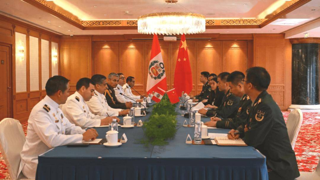 会晤由中国海警局局长郁忠和秘鲁港务和海岸警卫队总局局长鲁道夫