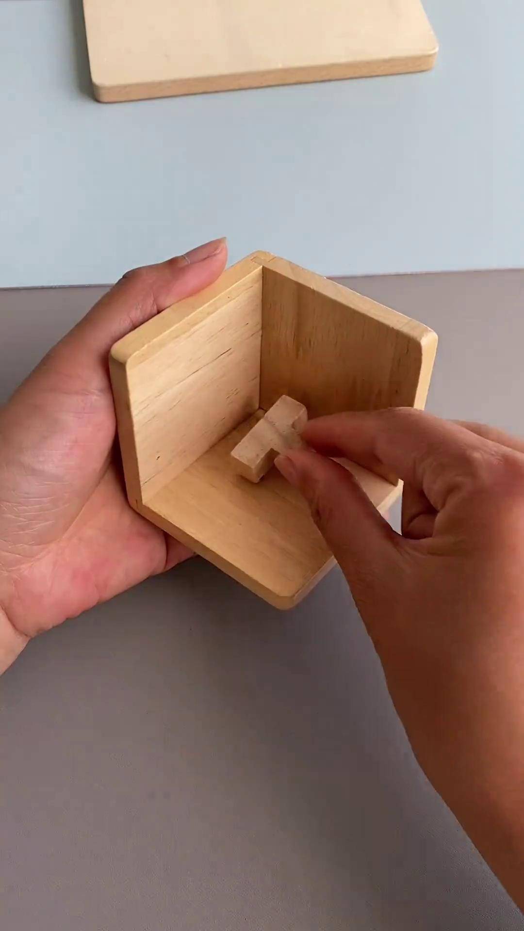 休闲解压娱乐玩具 大人小孩老人都可以玩,用54个t形积木拼出一个正方