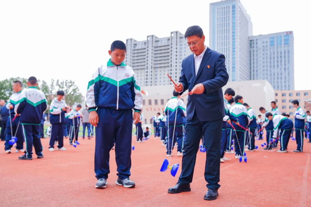 东胜区伊克昭中学图片