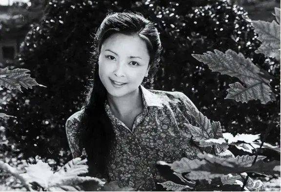 国家一级舞蹈演员周洁:被誉为"最美杨贵妃",花27万美元包机回国,5天后