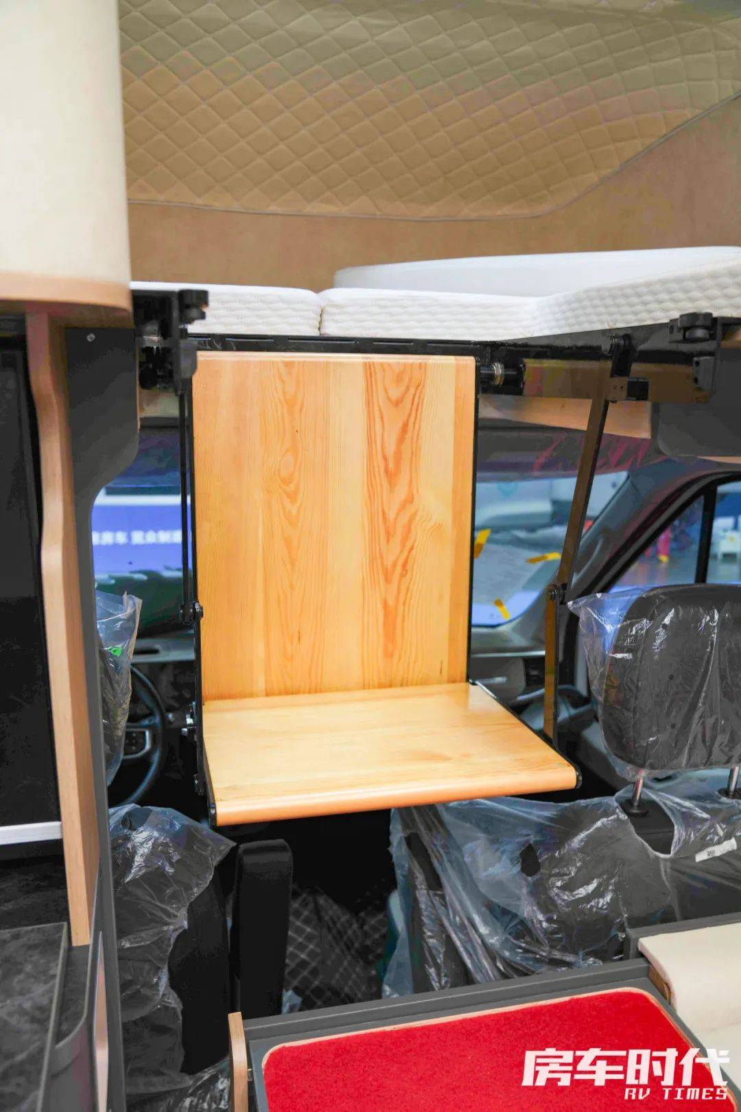 展会闭幕日丨隆翠数马 步入式阁楼额头床 商旅房车创新之作