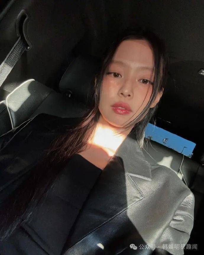 jennie和人气男歌手,美国聚餐被偶遇