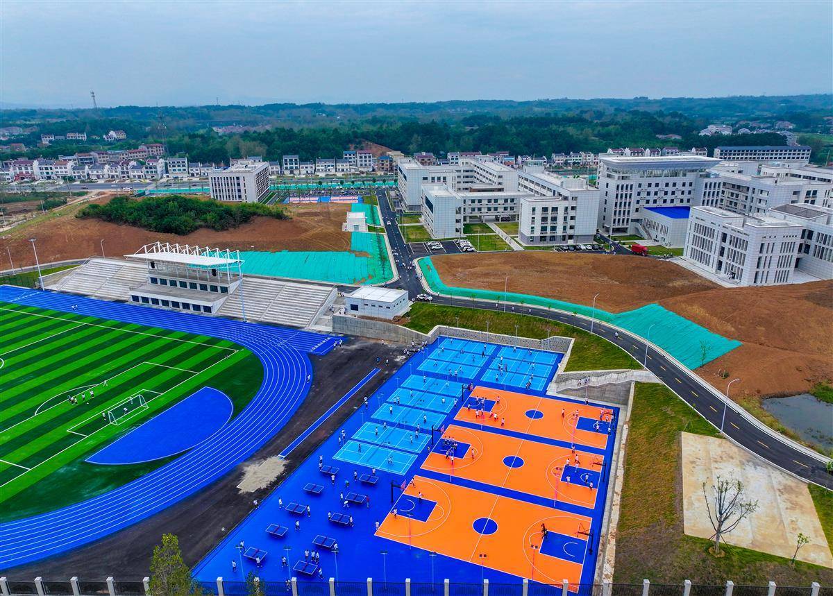 谷城一中新生入驻新校区