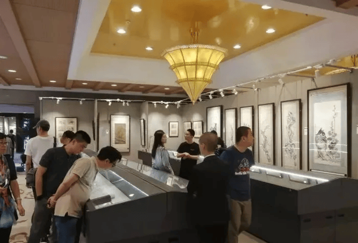 别看目前艺术品市场萎靡:未来10年将一步登顶_投资_资产_中国