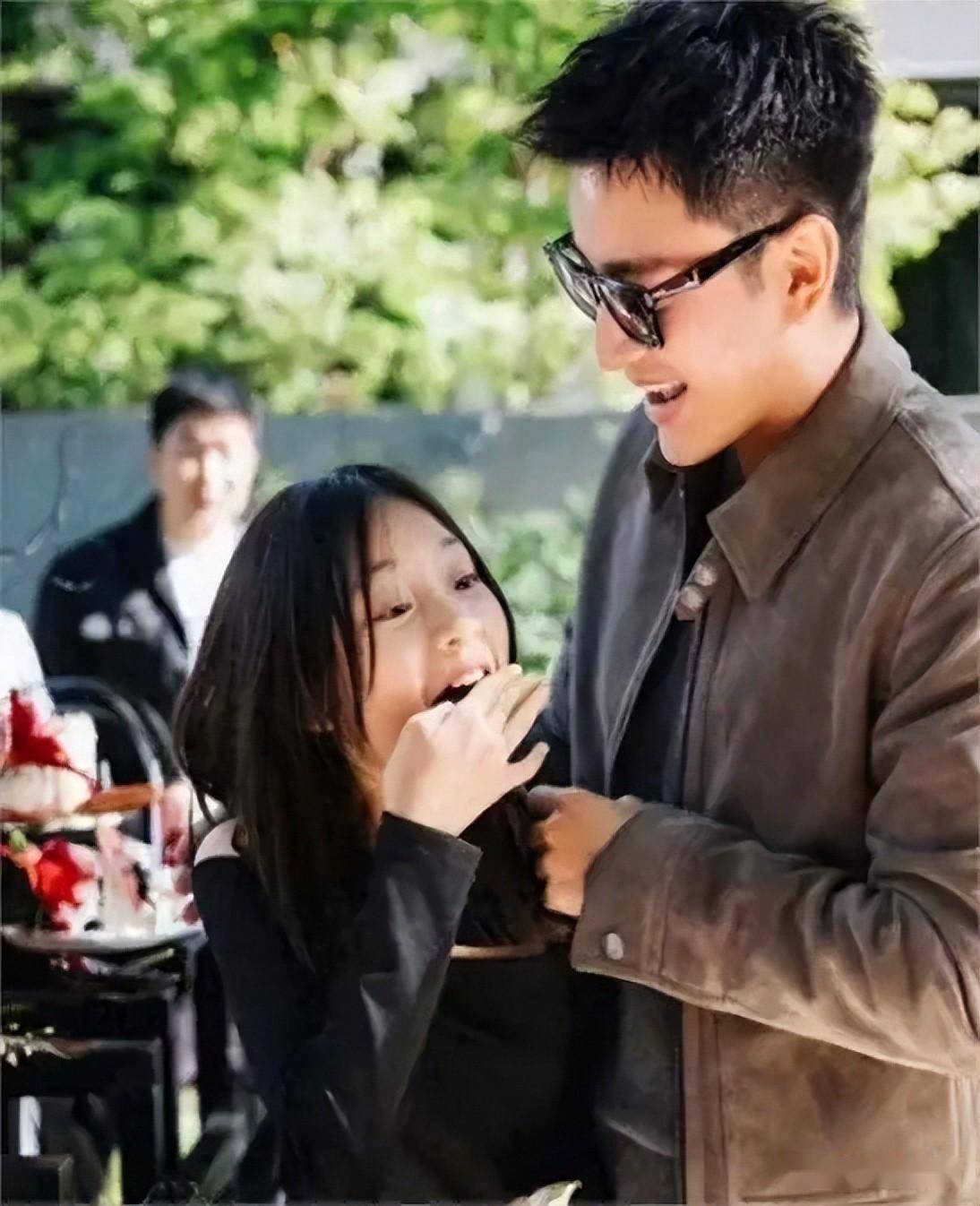 李小璐堂妹大婚,甜馨婚礼上为小姨送钻戒,长腿瞩目与妈妈似姐妹