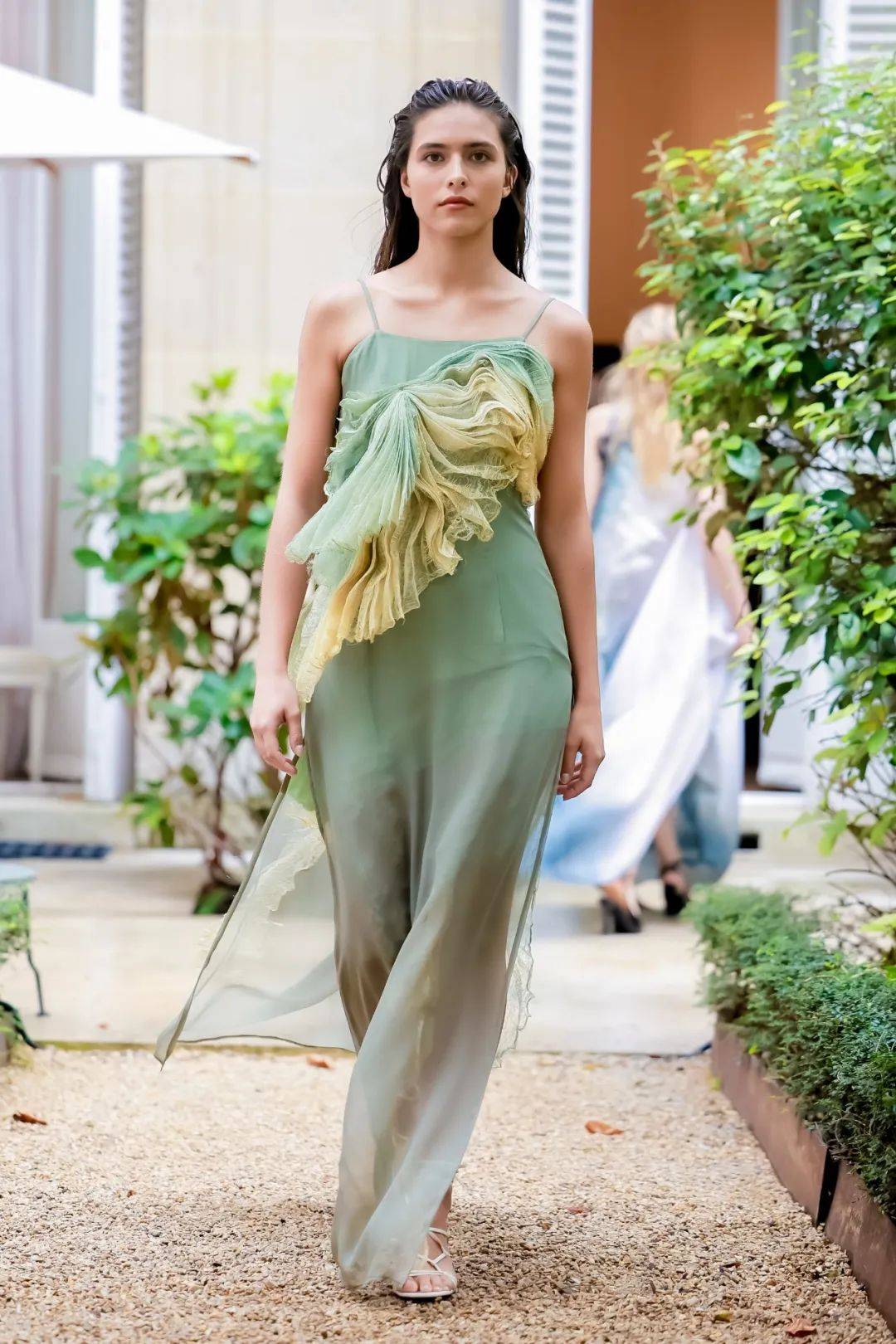 秀场|李薇·"玉"见巴黎——北京时装周×玉树文化国际巡回秀亮相法国