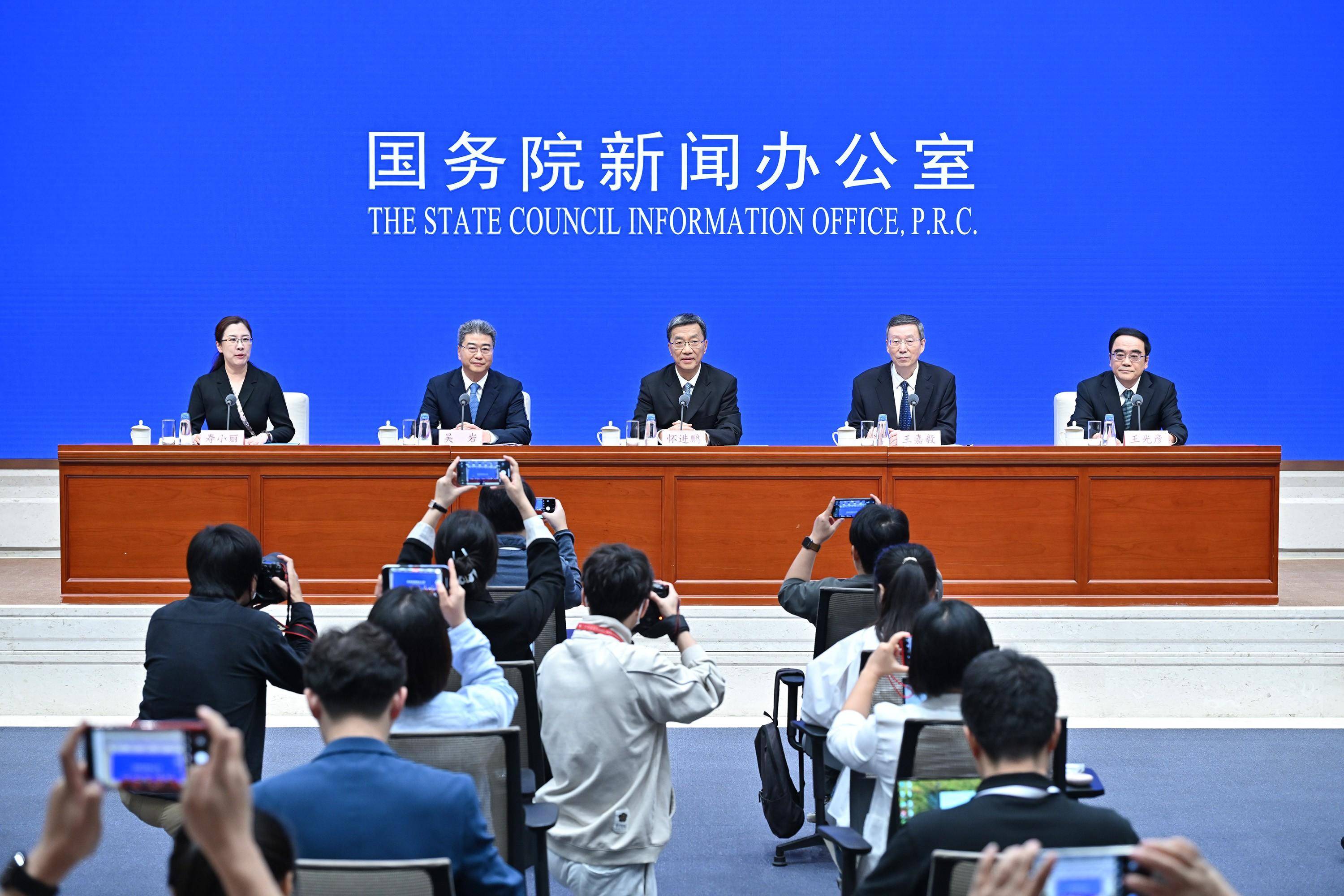 国新办举行“推动高质量发展”系列主题新闻发布会(教育部)_新华社_王嘉毅_吴岩