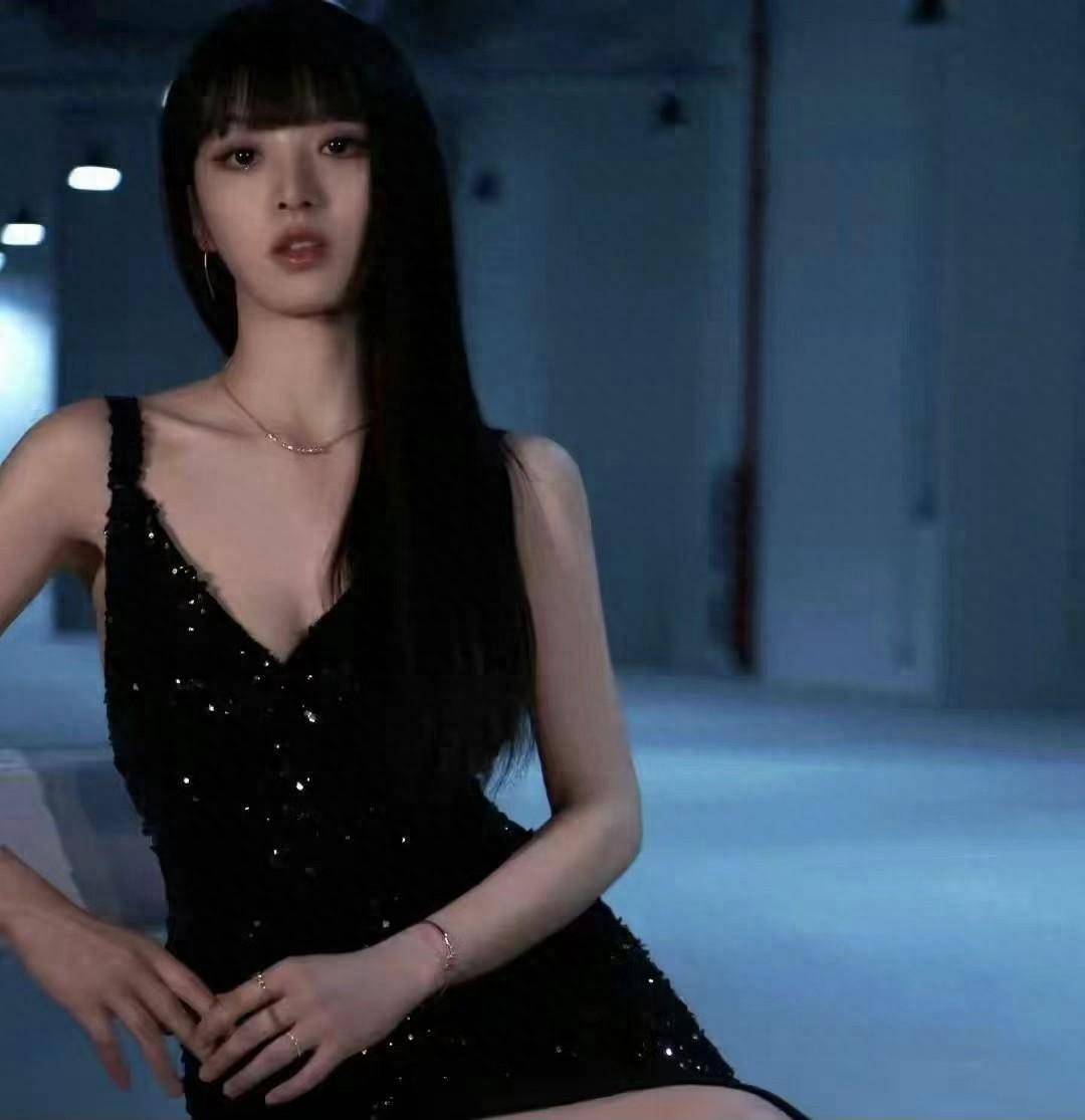 《半熟男女》：同样穿露肩性感礼服，田曦薇与周雨彤却是不同味道-半熟意思是什么