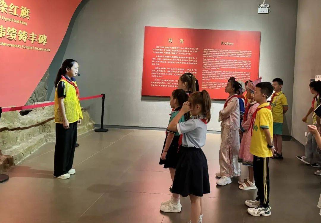 "石榴红 火焰蓝"民族团结进步宣传月"红领巾"在行动活动在市博物馆