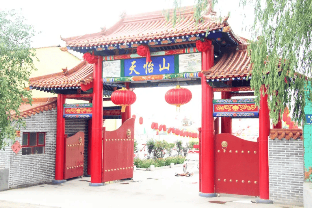 鹏飞生态园鹏飞生态园位于尖草坪区中下温村,东靠秀丽的向阳古镇,阳兴