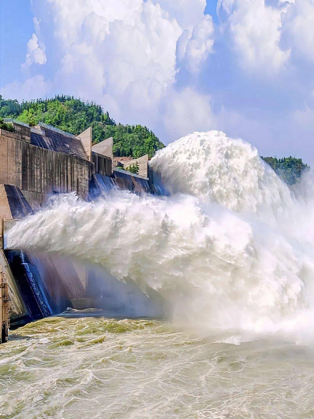 江河湖海汹涌澎湃图片