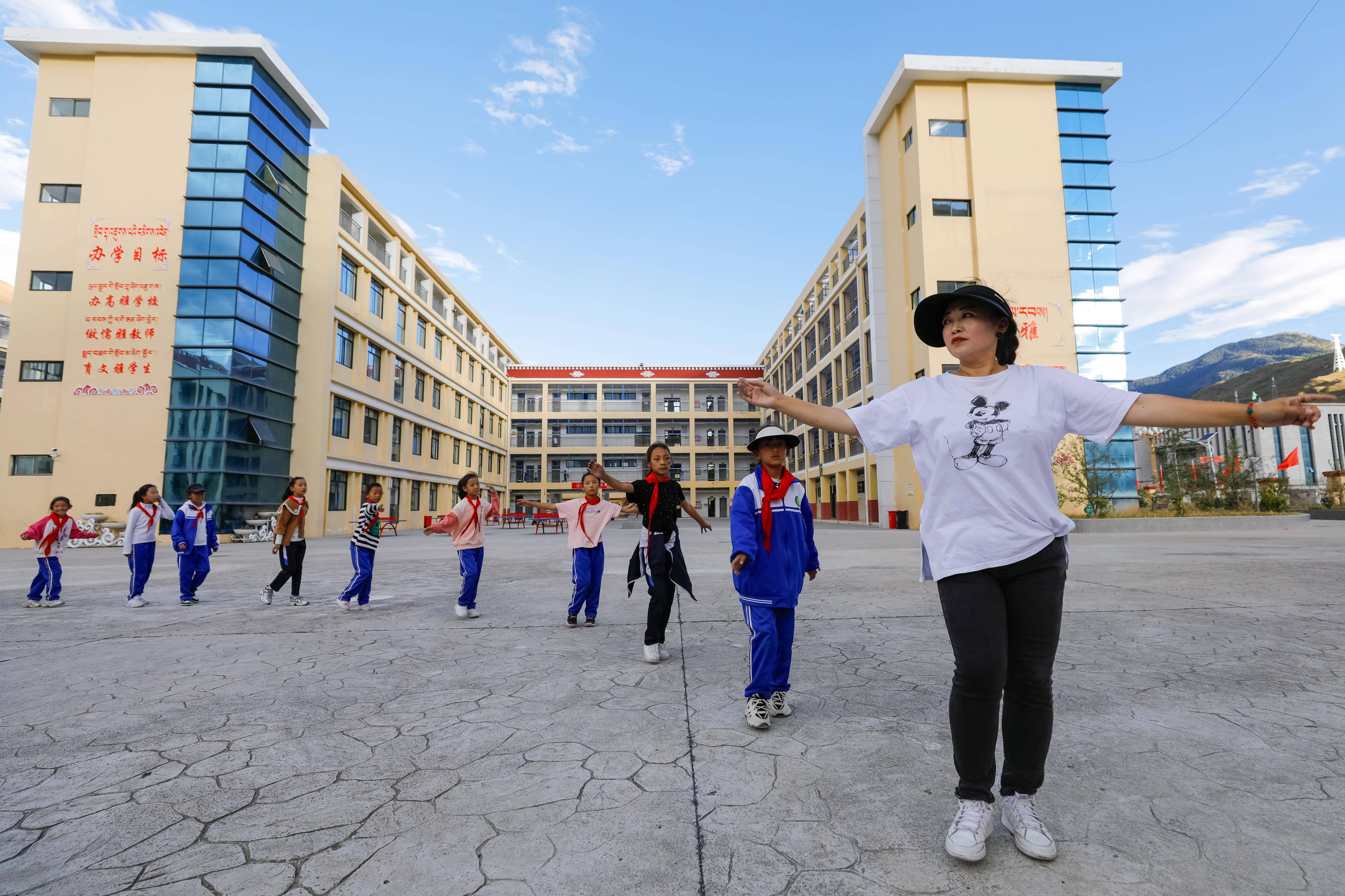 一座川西百年小学里的校园生活