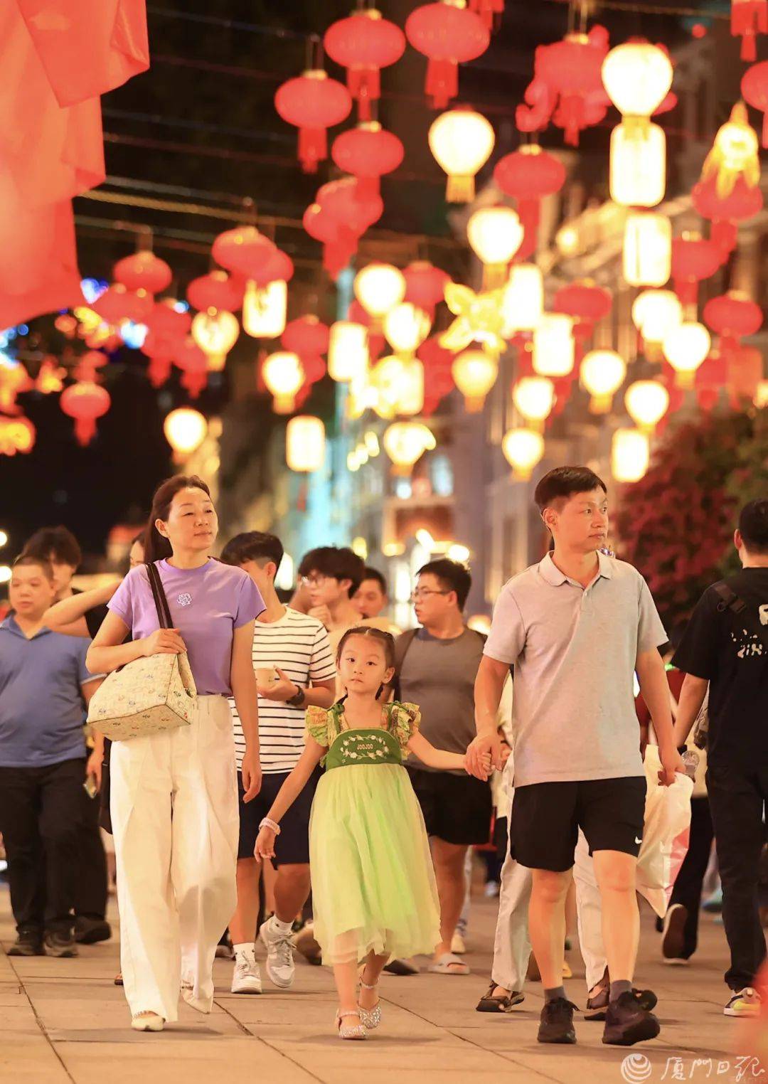 精彩纷呈成功打造消费强磁场同时叠加"以旧换新"政策政企携手发放补贴