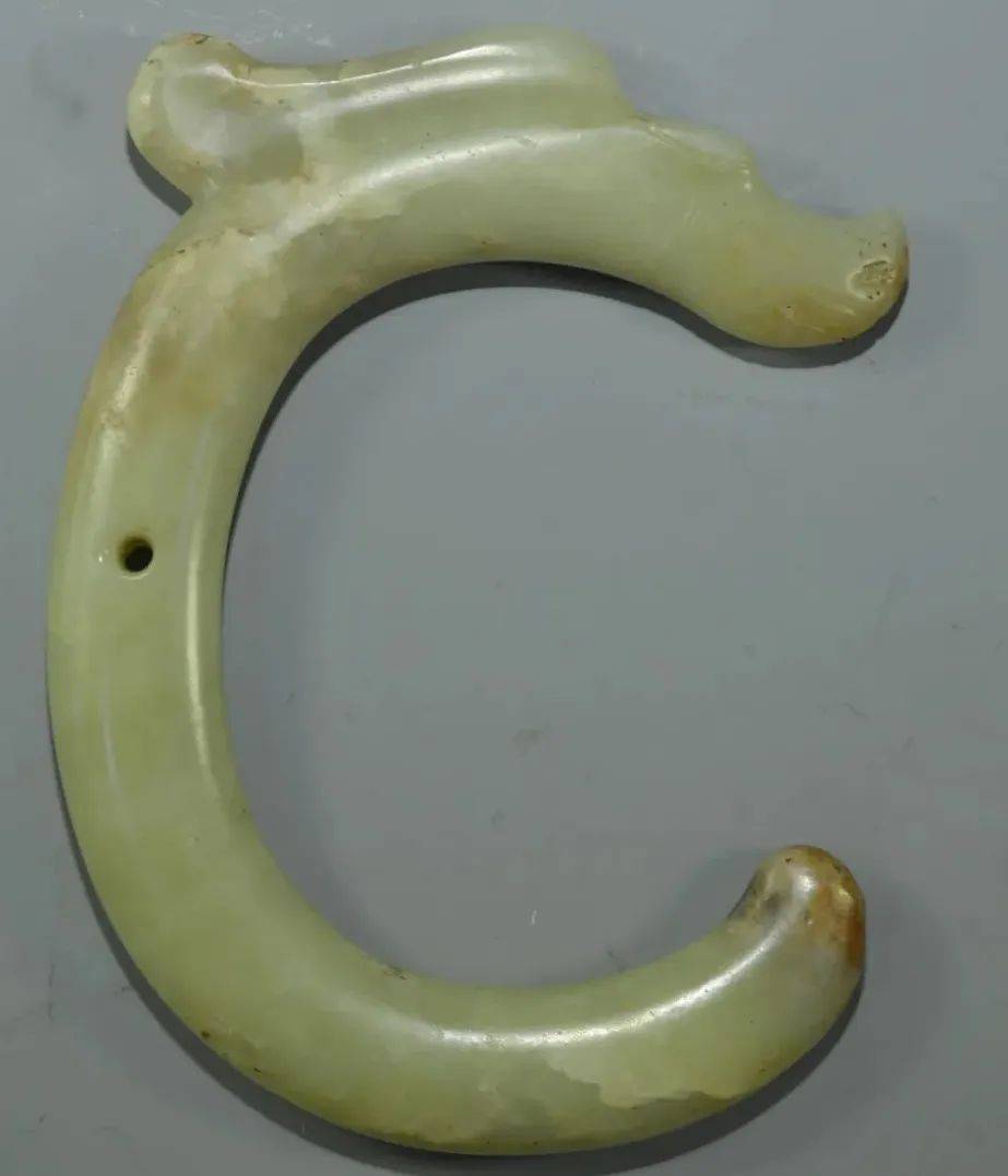 翁牛特旗博物馆赤峰市敖汉旗小米博物馆陈列着出土于约8